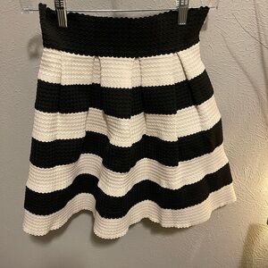 Alythea Black and White Textured  Skirt size small